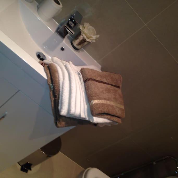 Luxury 3-Bedroom Townhouse In Hackney ลอนดอน ภายนอก รูปภาพ